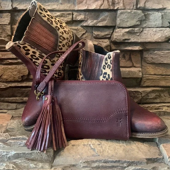 Frye Paige Wristlet - Picture 2 of 15